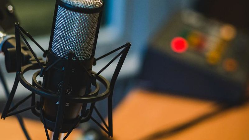 A picture of a microphone.
