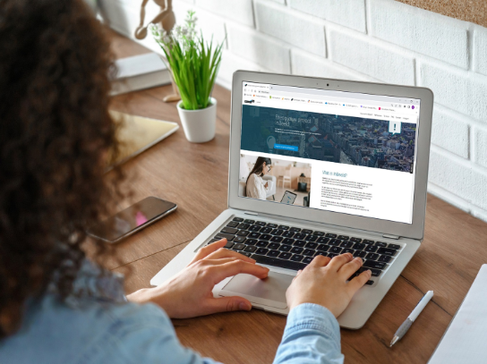 Someone is looking to the website of YourView.